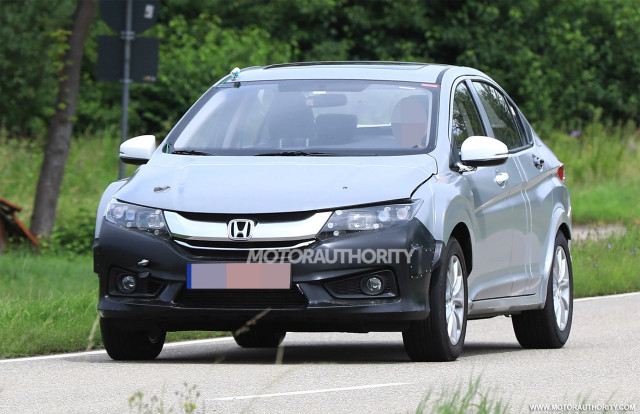 2019 Honda Insight test mule spy shots - Image via S. Baldauf/SB-Medien