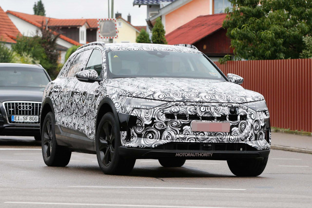 2019 Audi e-tron Quattro electric spy shots - Images via S. Baldauf/SB-Medien