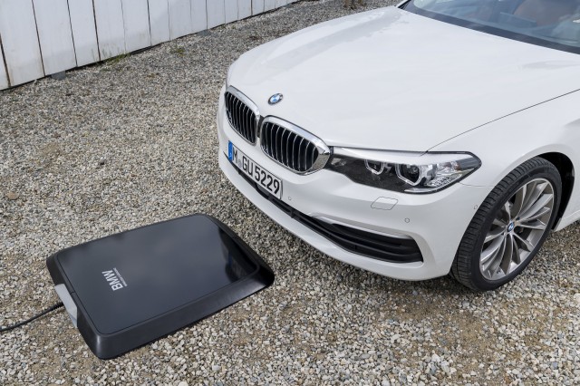 2018 BMW 530e iPerformance wireless charging