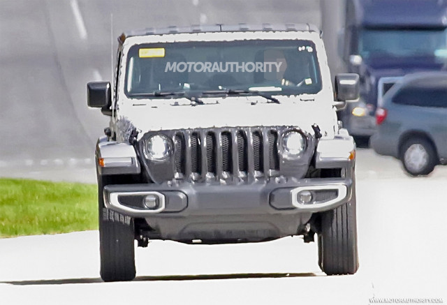 2018 Jeep Wrangler spy shots - Image via S. Baldauf/SB-Medien