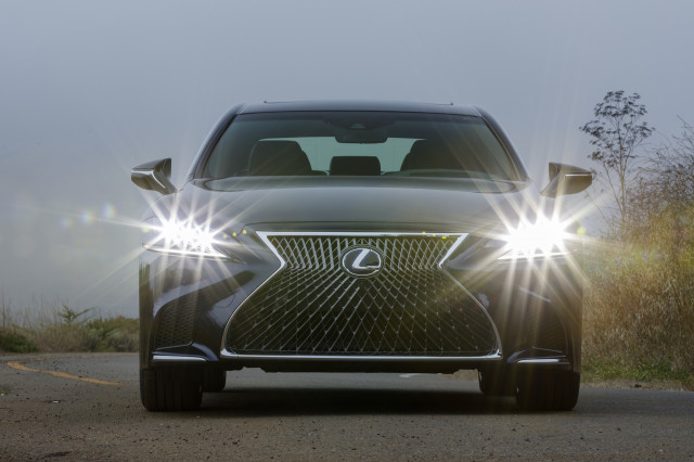 2018 Lexus LS 500h Executive Package (Lexus LS Hybrid)