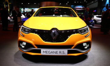 2018 Renault Mégane RS makes debut, spicier Trophy model already confirmed