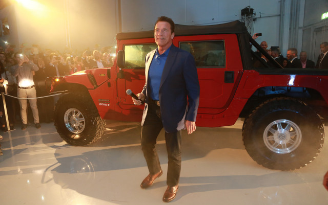 Arnold Schwarzenegger introduces the Kreisel Hummer H1 electric conversion