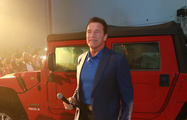 Arnold Schwarzenegger introduces the Kreisel Hummer H1 electric conversion