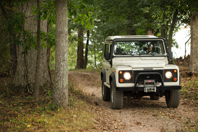 Land Rover Experience "Defender Driving Experience" with vintage Defender