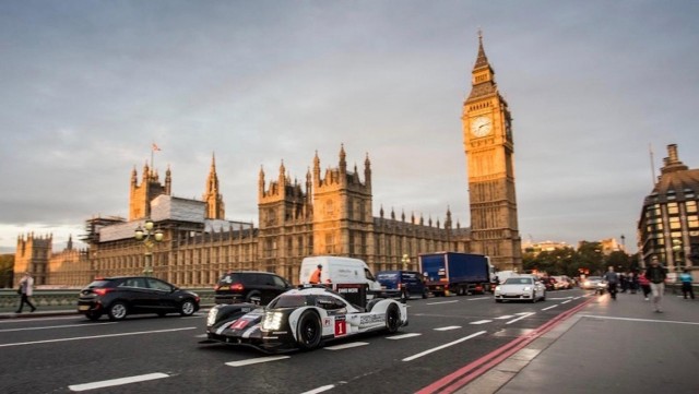 Mark Webber driving a 2016 Porsche 919 Hybrid in London