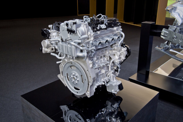 Mazda 2.0-liter SkyActiv-X engine with spark-controlled compression ignition (SPCCI)