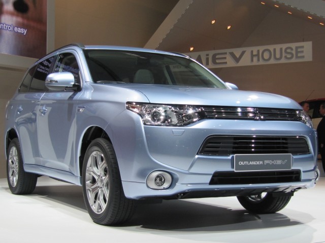 Mitsubishi Outlander Plug-In Hybrid, 2012 Paris Motor Show