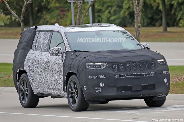 2019 Jeep 3-row SUV (Yuntu) spy shots - Image via S. Baldauf/SB-Medien
