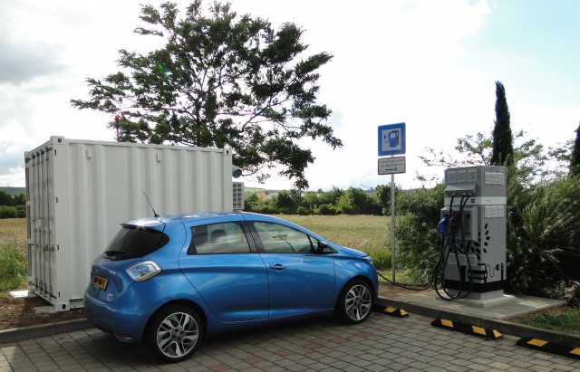 Renault Connected Energy charging station powered by second-life batteries