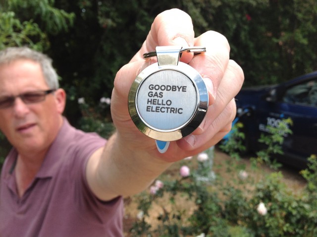 Better Place user David Rose w/keys to Renault Fluence ZE electric car in Israel [photo: David Rose]