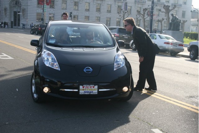 First 2011 Nissan Leaf delivered to buyer, San Francisco, Dec 2010, photo by Eugene Lee