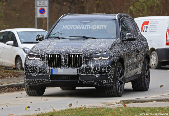 2019 BMW X5 spy shots - Image via S. Baldauf/SB-Medien