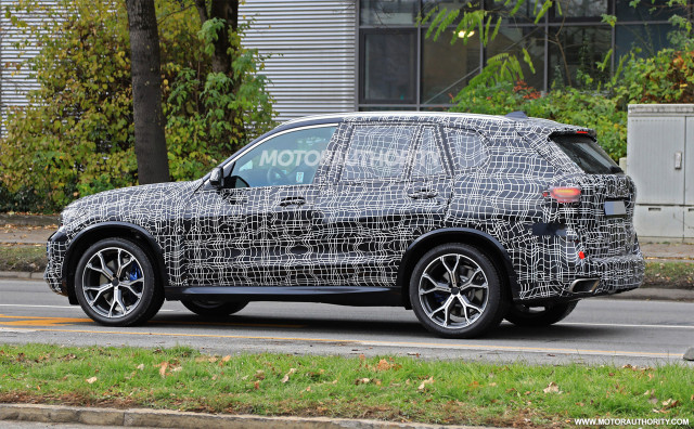 2019 BMW X5 spy shots - Image via S. Baldauf/SB-Medien