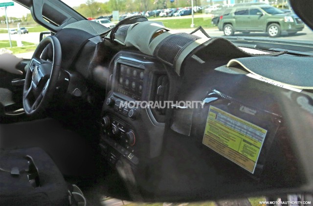 2019 Chevrolet Silverado 1500 spy shots - Image via S. Baldauf/SB-Medien