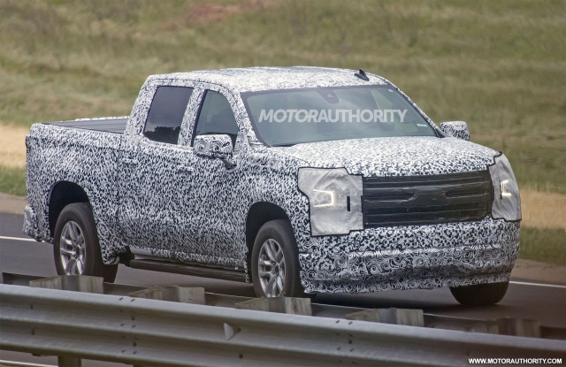 2019 Chevrolet Silverado 1500 spy shots - Image via S. Baldauf/SB-Medien