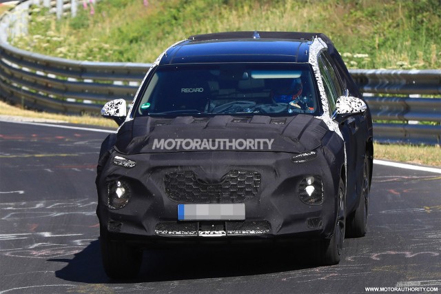 2019 Hyundai Santa Fe spy shots - Image via S. Baldauf/SB-Medien