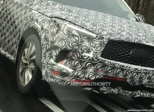2019 Infiniti QX50 spy shots - Image via Collin Brown