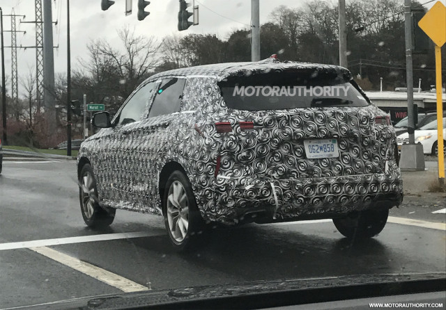 2019 Infiniti QX50 spy shots - Image via Collin Brown