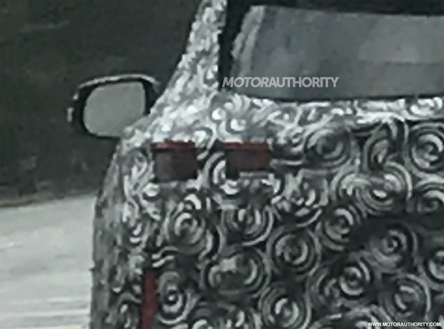 2019 Infiniti QX50 spy shots - Image via Collin Brown