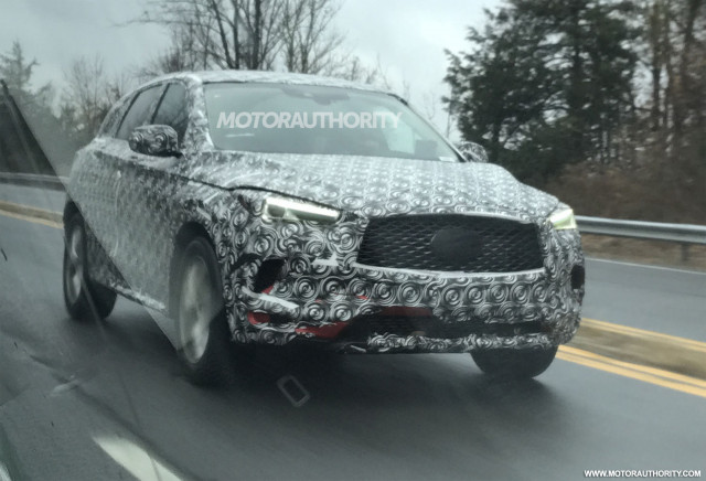 2019 Infiniti QX50 spy shots - Image via Collin Brown