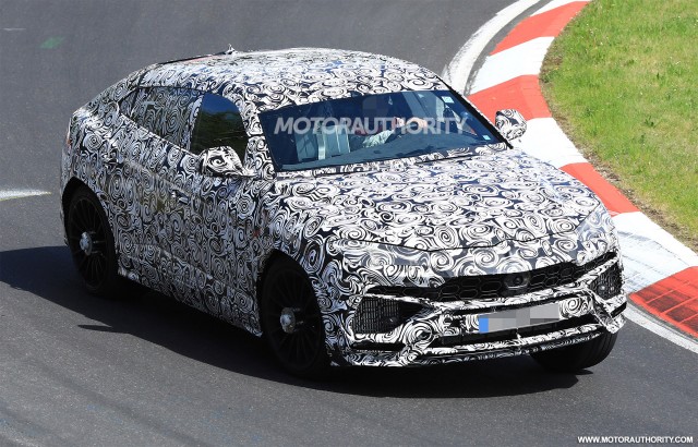 2019 Lamborghini Urus spy shots - Image via S. Baldauf/SB-Medien 2019 Lamborghini Urus spy shots - Image via S. Baldauf/SB-Medien