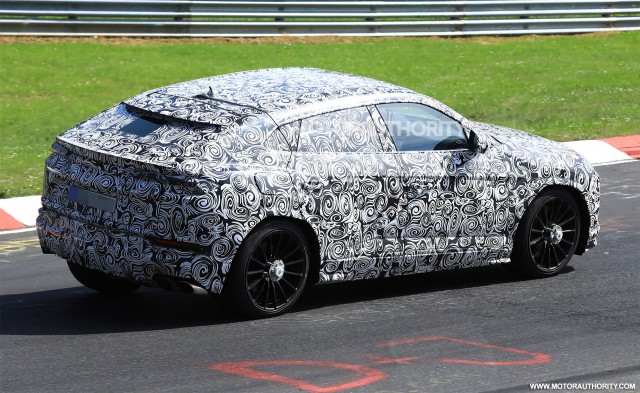 2019 Lamborghini Urus spy shots - Image via S. Baldauf/SB-Medien 2019 Lamborghini Urus spy shots - Image via S. Baldauf/SB-Medien