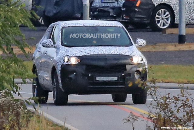 2019 Opel Mokka X spy shots - Image via S. Baldauf/SB-Medien