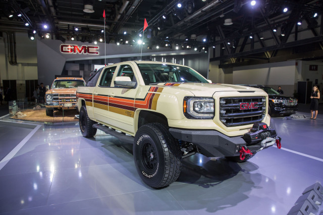 2018 GMC Desert Fox Sierra concept at Dubai Motor Show