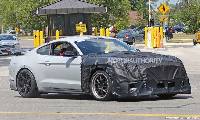 2019 Ford Mustang Shelby GT500 spy shots - Image via S. Baldauf/SB-Medien