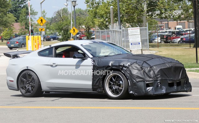 2019 Ford Mustang Shelby GT500 spy shots - Image via S. Baldauf/SB-Medien