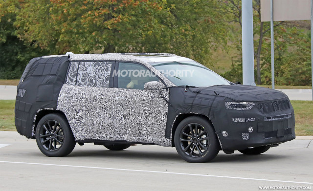 2019 Jeep 3-row SUV (Yuntu) spy shots - Image via S. Baldauf/SB-Medien