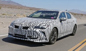 Confirmed: 2019 Toyota Avalon–and its headlight–at upcoming Detroit auto show