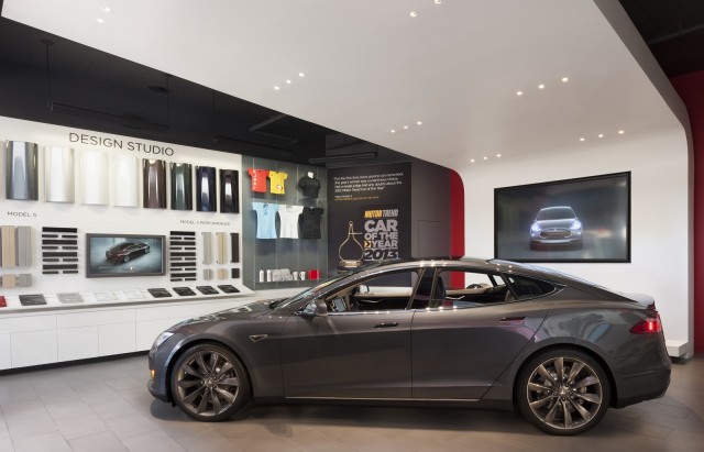 Tesla Store Los Angeles [photo: Misha Bruk / MBH Architects]