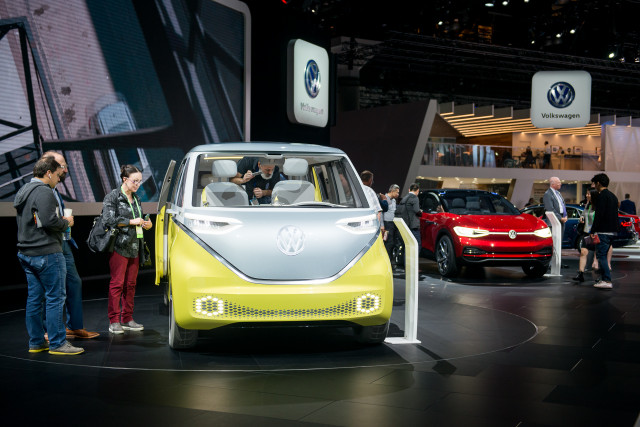 Volkswagen ID Buzz and ID Crozz concept, 2017 Los Angeles auto show