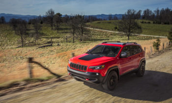2019 Jeep Cherokee makeover reveals prettier face, turbocharged power