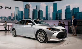 2019 Toyota Avalon debuts in Detroit