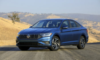 2019 Volkswagen Jetta revealed: compact sedan pushes for mid-size taste
