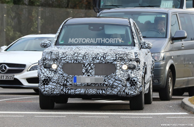 2021 Mercedes-Benz GLB spy shots - Image via S. Baldauf/SB-Medien