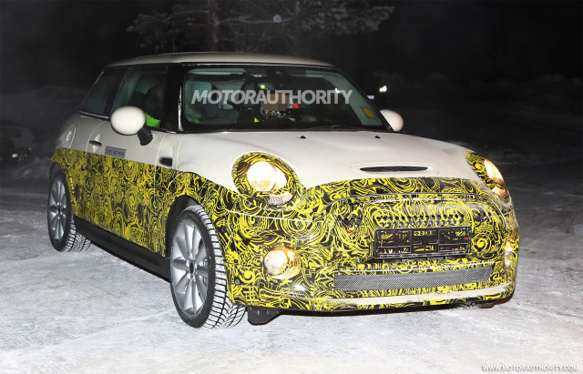 2020 Mini Electric spy shots - Image via S. Baldauf/SB-Medien
