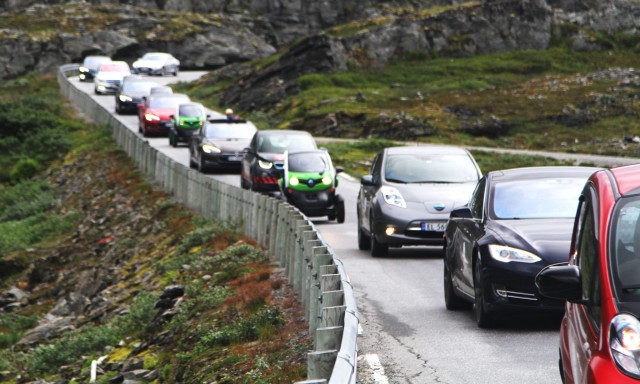 Electric-car rally in Geiranger, Norway [Image: Norsk elbilforening via Flickr]