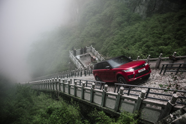 2018 Land Rover Range Rover Sport Dragon Challenge
