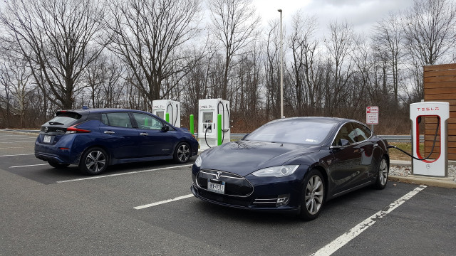 2018 Nissan Leaf with EVgo fast charger at NJ Turnpike Molly Pitcher travel plaza, Feb 2018