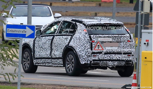 2019 Cadillac XT4 spy shots - Image via S. Baldauf/SB-Medien