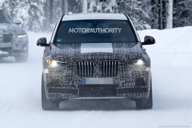 2020 BMW X5 M spy shots - Image via S. Baldauf/SB-Medien