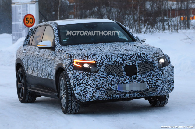 2020 Mercedes-Benz EQC spy shots - Image via S. Baldauf/SB-Medien