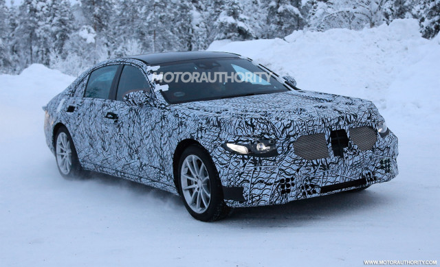2021 Mercedes-Benz S-Class spy shots - Image via S. Baldauf/SB-Medien