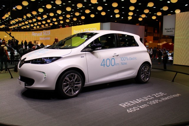 Longer-range Renault Zoe electric car, introduced at 2016 Paris Motor Show