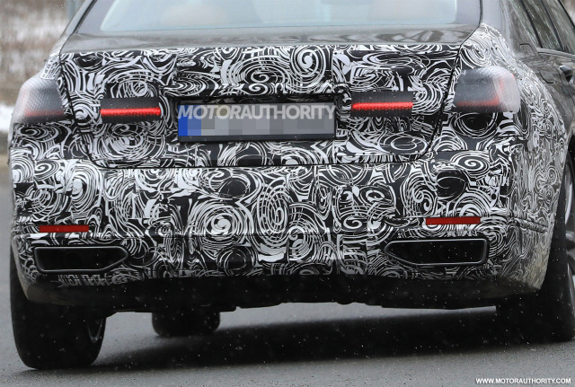 2020 BMW 7-Series facelift spy shots - Image via S. Baldauf/SB-Medien
