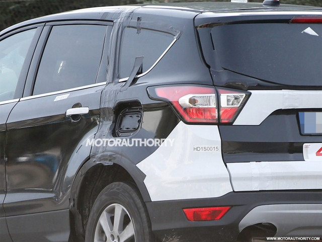 2021 Ford Escape (Kuga) test mule spy shots - Image via S. Baldauf/SB-Medien